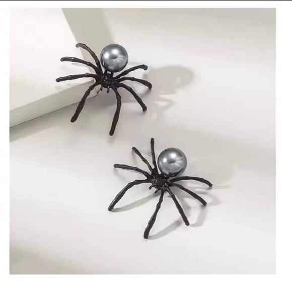 New Fashion Black Spider Pearl Earring Trendy Personality Dark Style Halloween E - Picture 2 of 4